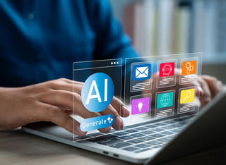 Débutant en cryptomonnaie explorant les fondamentaux des opérations automatisées par intelligence artificielle